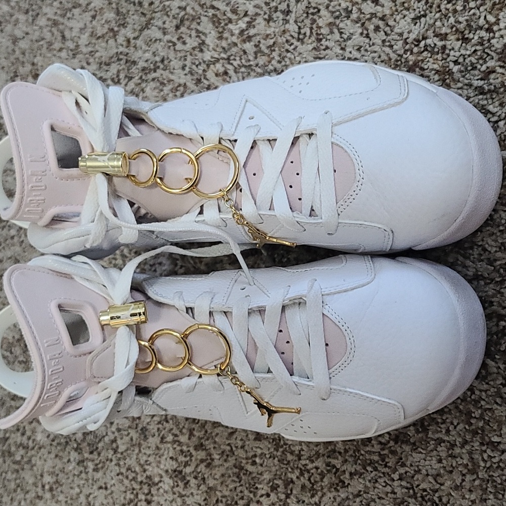 SHOES - Picture 2 of 7